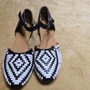 Elegant Black and White Women's Flats